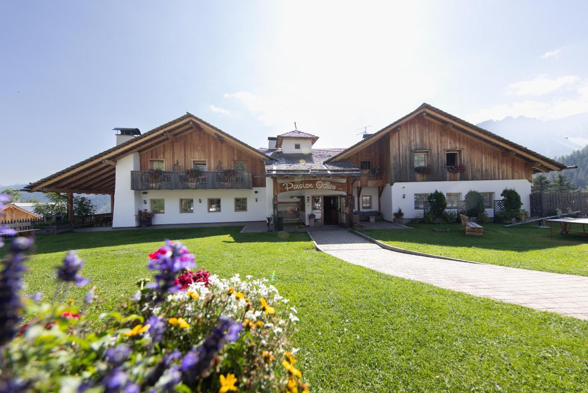 Hotel Pension Odles San Martino in Badia Exteriör bild